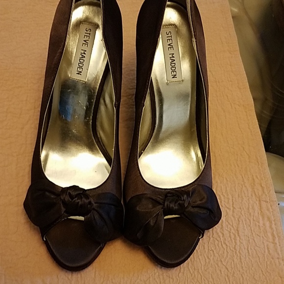 Shoes - Picture 2 of 3